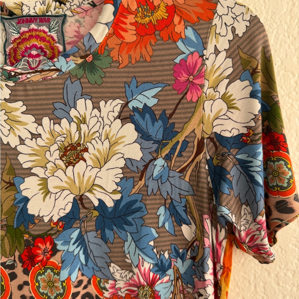 Johnny Was Soft Tee, T Shirt, Colorful Animal Print and Flowers 🌺